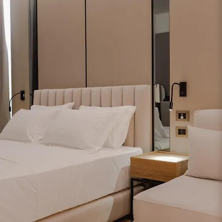 Otel Jost Caravel Radhimë