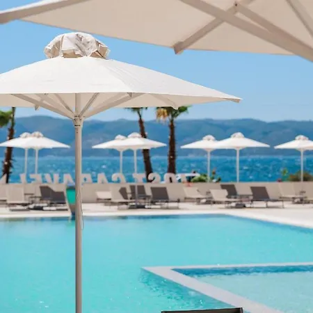 Otel Jost Caravel Radhimë