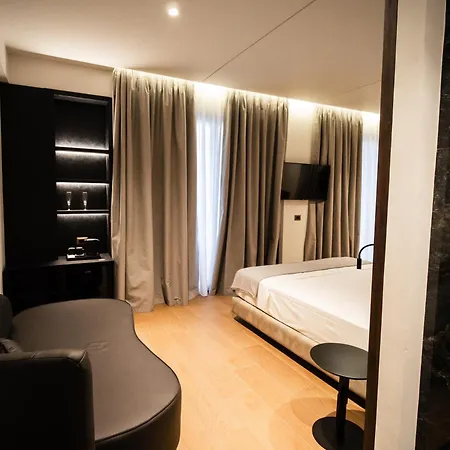 Jost Caravel Radhimë