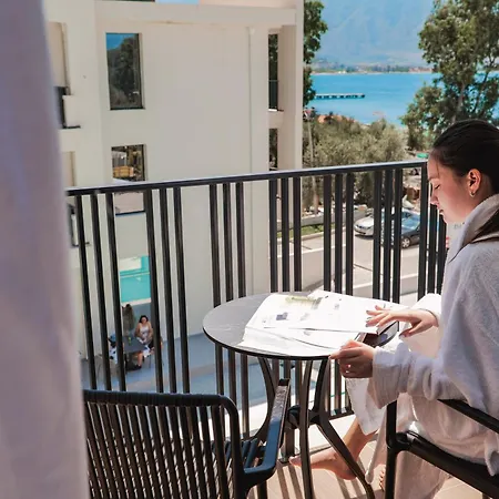 Jost Caravel Radhimë