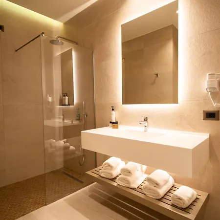 Jost Caravel Hotel Radhimë