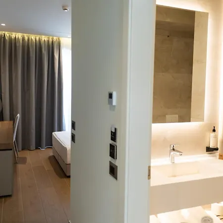 Hotel Jost Caravel Radhimë